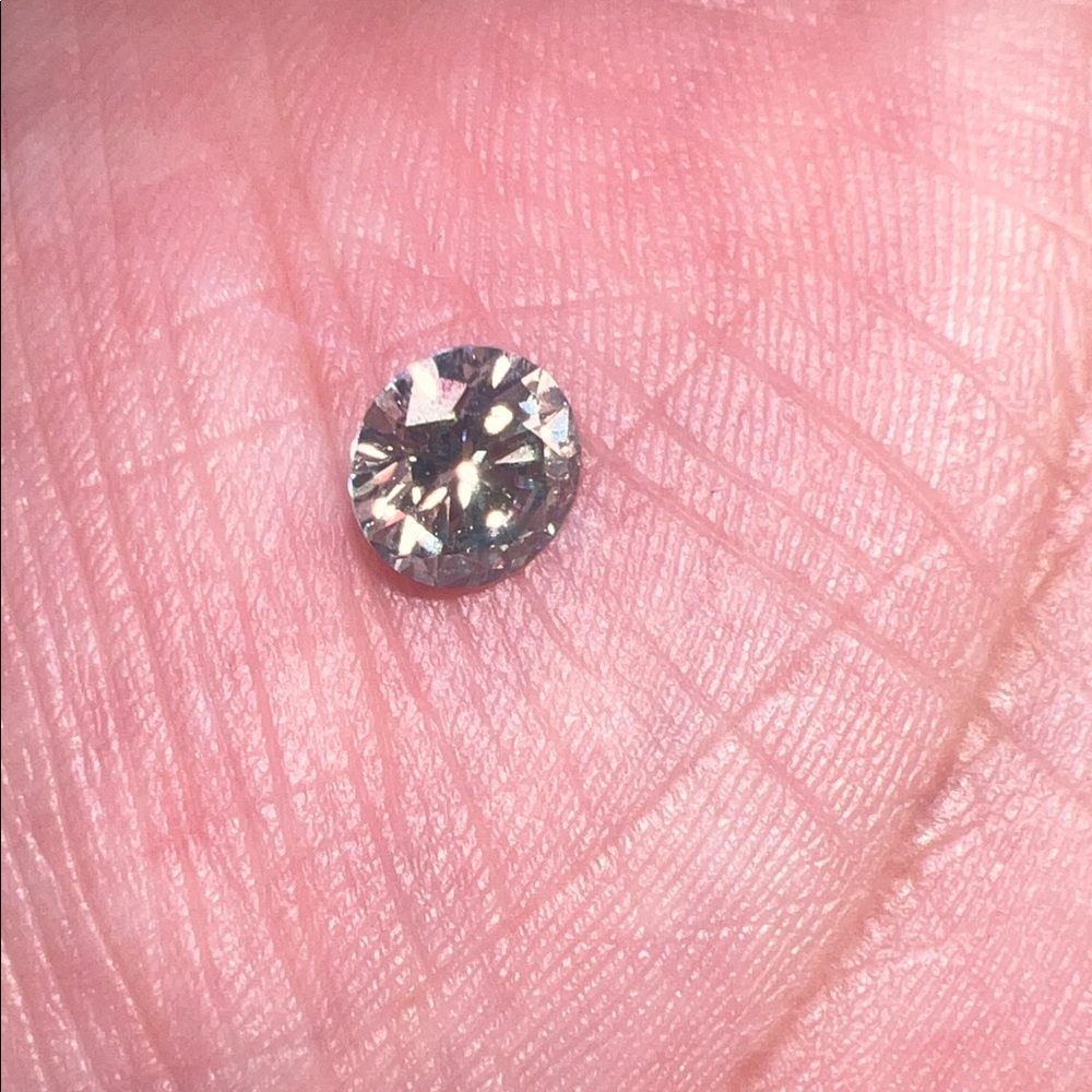 Ice Blue Moissanite | Size 6.5mm | Weight 1.0CT - Picture 4 of 4